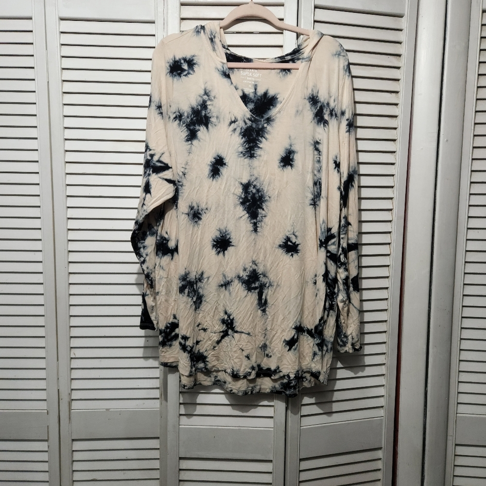 Torrid hooded tunic.  Size 4.